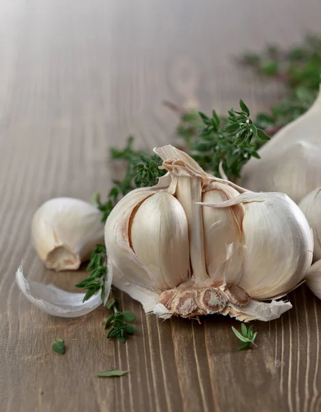 Garlic and  thyme — Stock Photo, Image