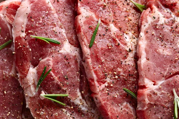 Pork steak met rozemarijn en paprika — Stockfoto