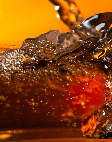 Detail alkoholického nápoje s ledem — Stock fotografie