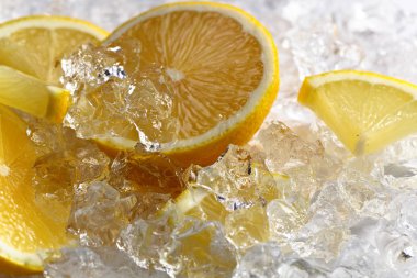  buz ile limon dilimleri