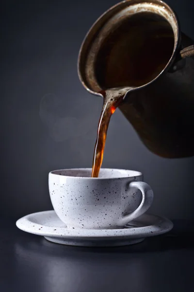 Csésze fekete kávé sötét háttér — Stock Fotó