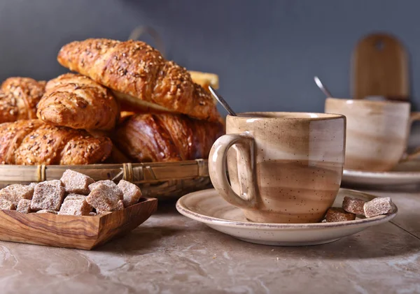 Breakfast with black coffee and fresh pastries — Stock Photo, Image