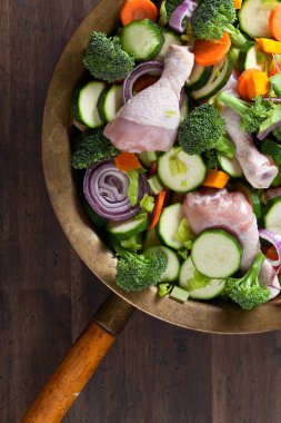  çiğ sebze tavuk sopaları ile