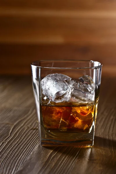 Viski doğal buzlu cam — Stok fotoğraf