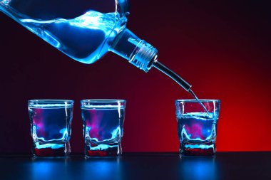 votka siyah bir tablo