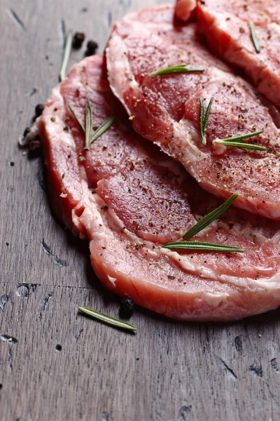 Pork steak met rozemarijn en paprika — Stockfoto