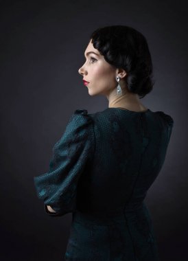 Retro tarzı genç güzel kadın