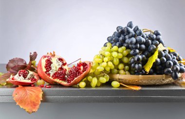 Nar ile mavi ve Yeşil üzüm 