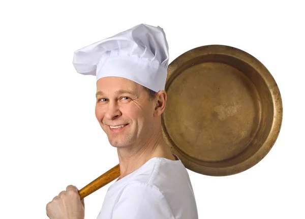 Chef avec une grande casserole en cuivre sur blanc — Photo