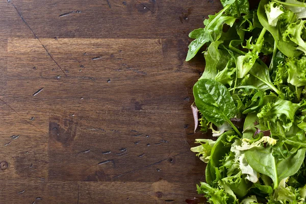 Fresh green salad with spinach,arugula and lettuce — Stock Photo, Image