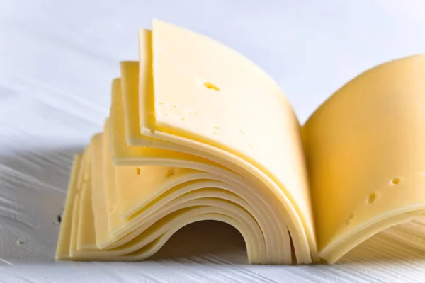Plakjes kaas gevouwen als een boek — Stockfoto