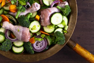  çiğ sebze tavuk sopaları ile