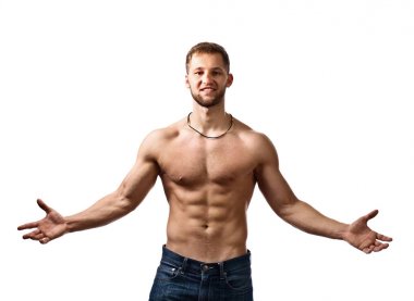 Beyaz arka plan üzerinde genç vücut geliştirmeci .