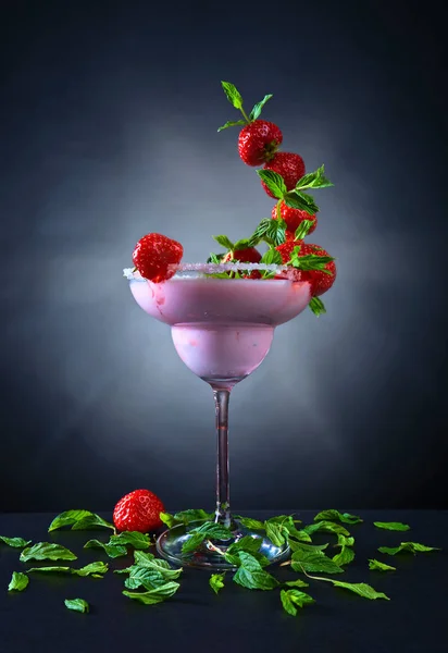Strawberry shake with  peppermint — Stock Photo, Image