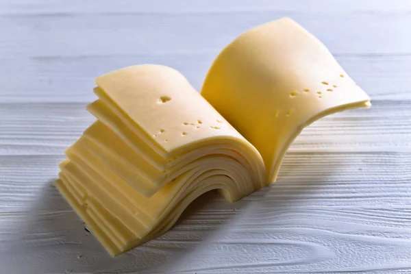 Käsescheiben gefaltet wie ein Buch — Stockfoto