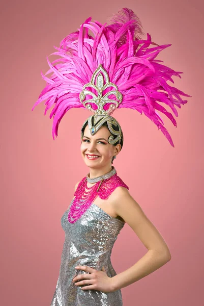 Beautiful Girl in carnival costume with pink feathers. — Stock Photo, Image