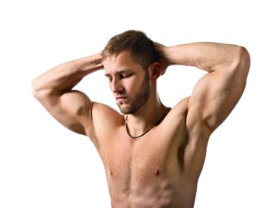 Beyaz arka plan üzerinde genç vücut geliştirmeci .