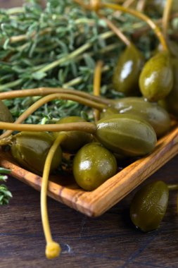 Konserve Kapari ve kekik 