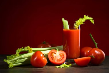 Domates suyu kereviz sopa ile 