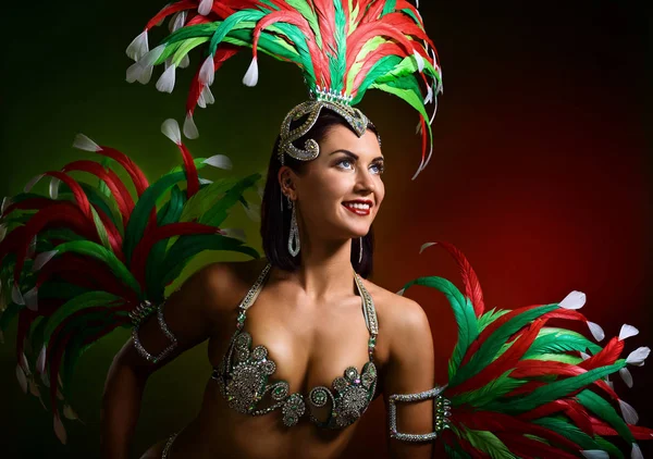 Hermosa chica en traje de carnaval. — Foto de Stock