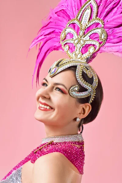 Hermosa mujer en traje de carnaval . — Foto de Stock