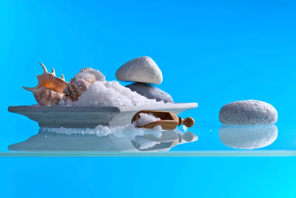 Sól morska na stół szkło — Zdjęcie stockowe