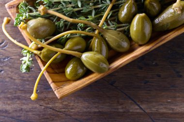 Konserve Kapari ve kekik 