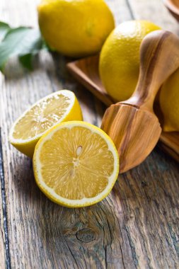 limon ve sıkacağı .