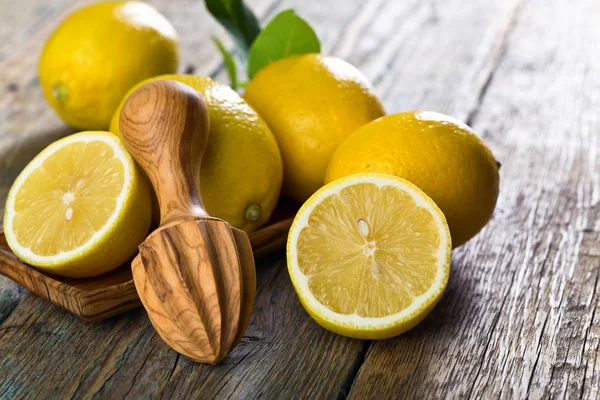 limon ve sıkacağı .