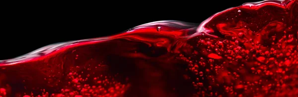 Červené víno izolované na černém pozadí — Stock fotografie