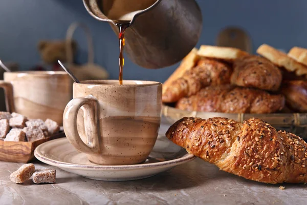 Café da manhã com doces frescos . — Fotografia de Stock