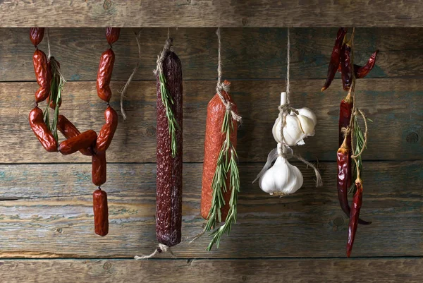  Sosis biberiye, sarımsak ve biber ile.