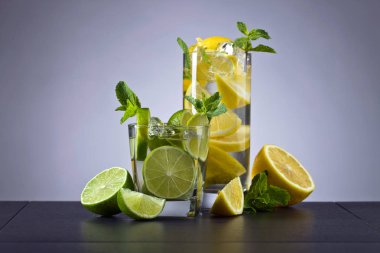 Limon ve nane kokteyli.