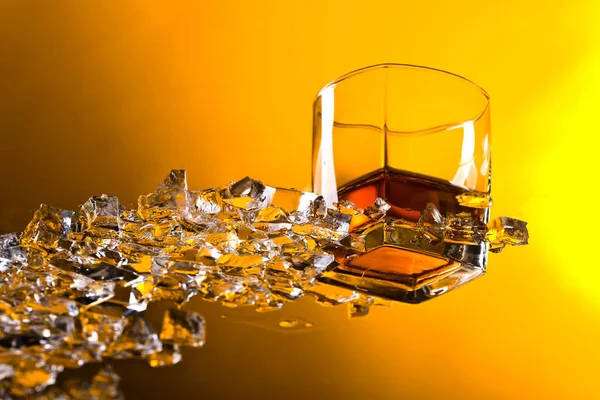 Whisky med is . — Stockfoto