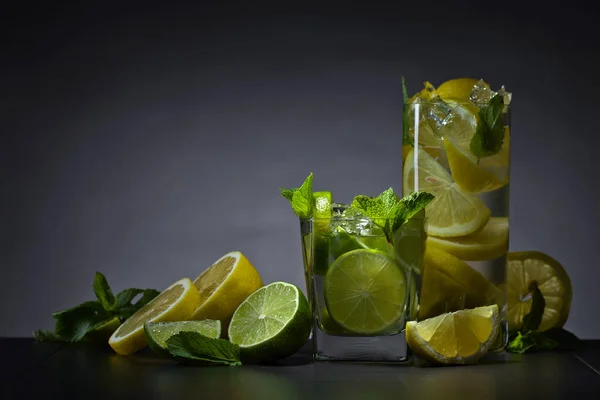 Cocktail med citrus och pepparmynta. — Stockfoto