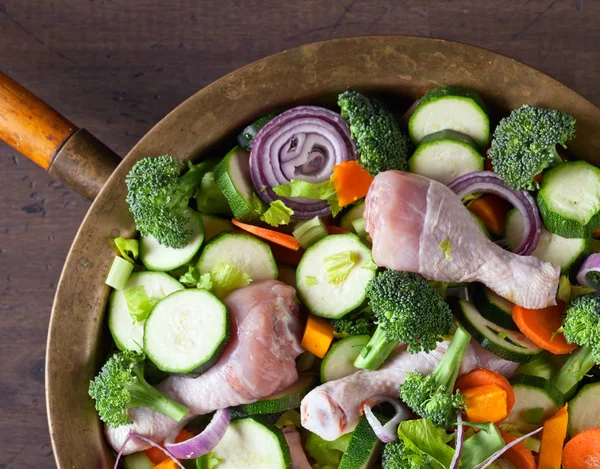  çiğ sebze tavuk sopaları ile