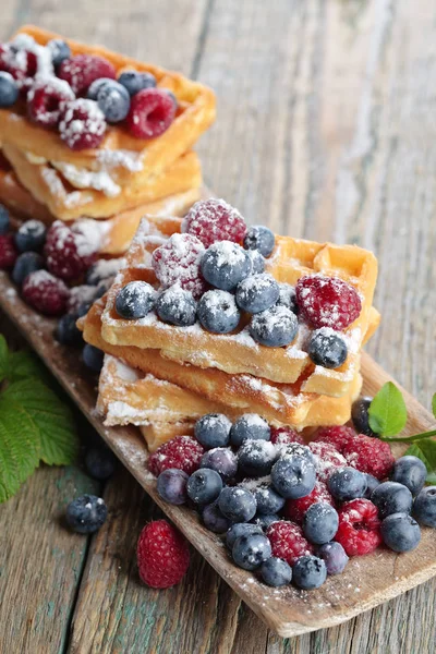 Ahududu ve böğürtlenli gözleme 