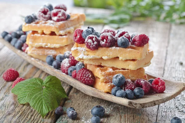 Ahududu ve böğürtlenli gözleme 