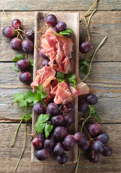Jamón serrano és petrezselyem szőlő. — Stock Fotó