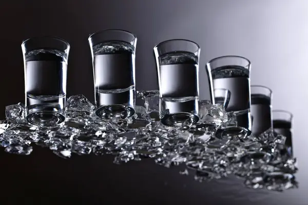 Glasögon av vodka . — Stockfoto