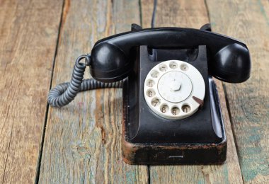 eski siyah telefon.