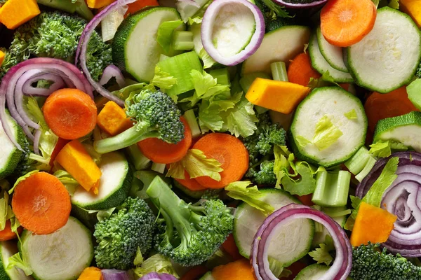 çiğ sebze dilimlenmiş