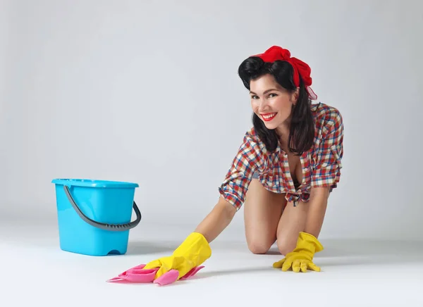 Beautiful woman in rubber gloves . — Stock Photo, Image