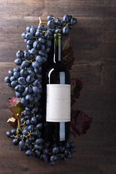 üzüm ve kırmızı şarap.