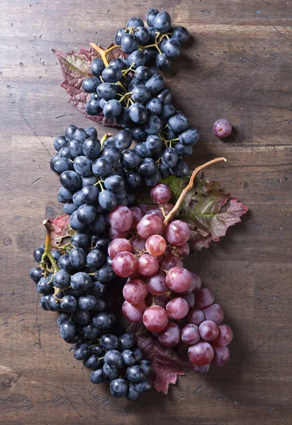 Üzüm yaprakları ile demet.