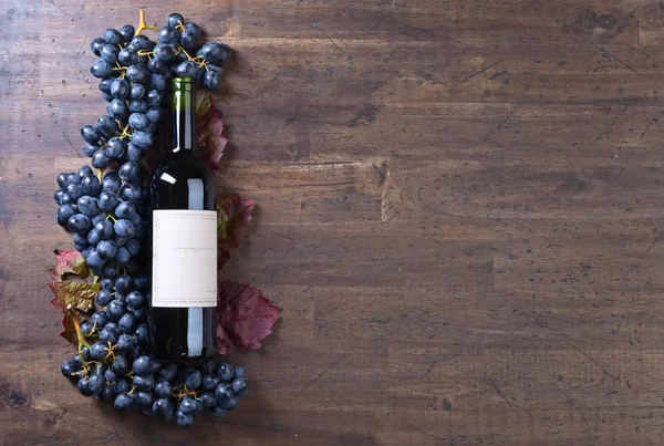 üzüm ve kırmızı şarap.