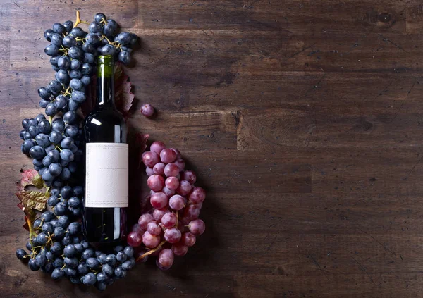 üzüm ve kırmızı şarap.