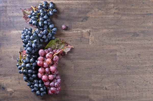 Üzüm yaprakları ile demet.