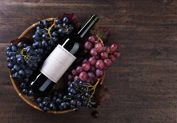 üzüm ve kırmızı şarap. 