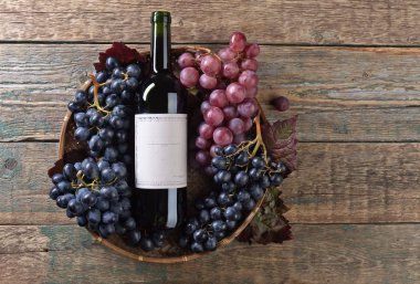 üzüm ve kırmızı şarap. 